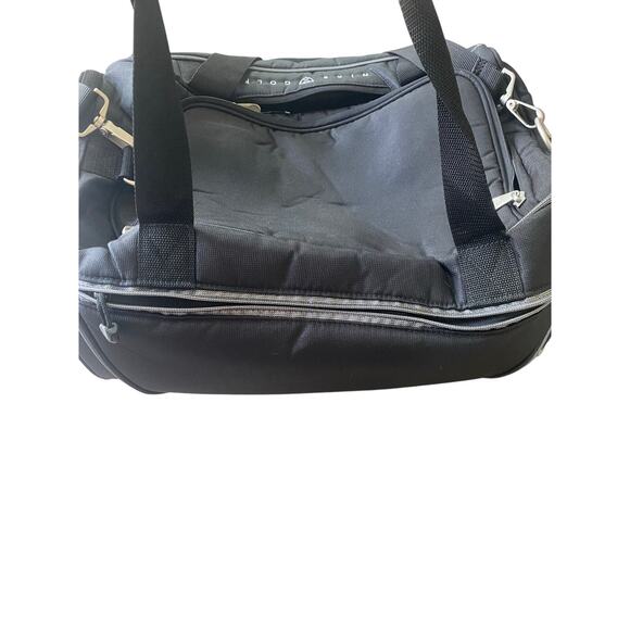 Nike Golf Duffle Bag Gym Workout  includes Carrying Strap Many Pockets - Picture 7 of 7